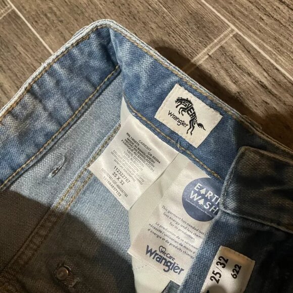 Wrangler Women's Wanderer 622 High Rise Flare Jeans Size 25x32 NWT - Picture 2 of 4
